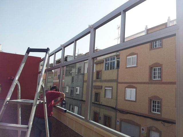 Sujeción al muro de la vivienda ya montada toda la extructura.